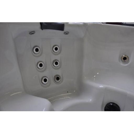Glance Round Hot Tub_Glance Spa_Friends and Family Jacuzzis from Kikbuild